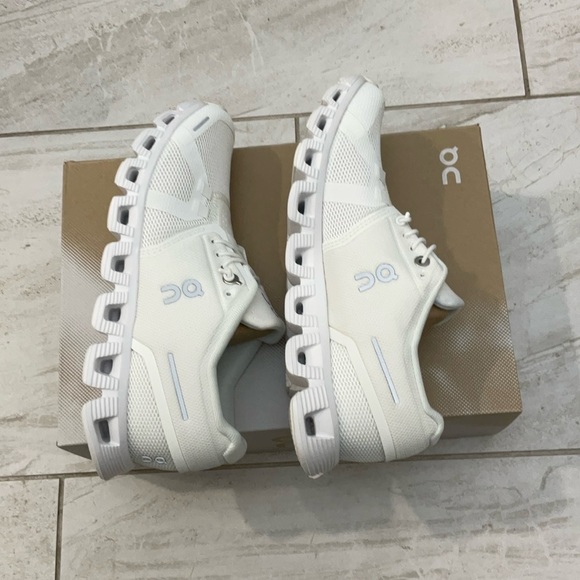 ON RUNNING CLOUD 5. - Picture 4 of 6